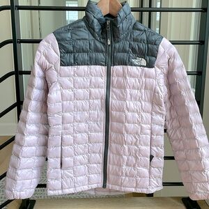 North Face - Medium - 10-12 years - Floor Model - Brand New